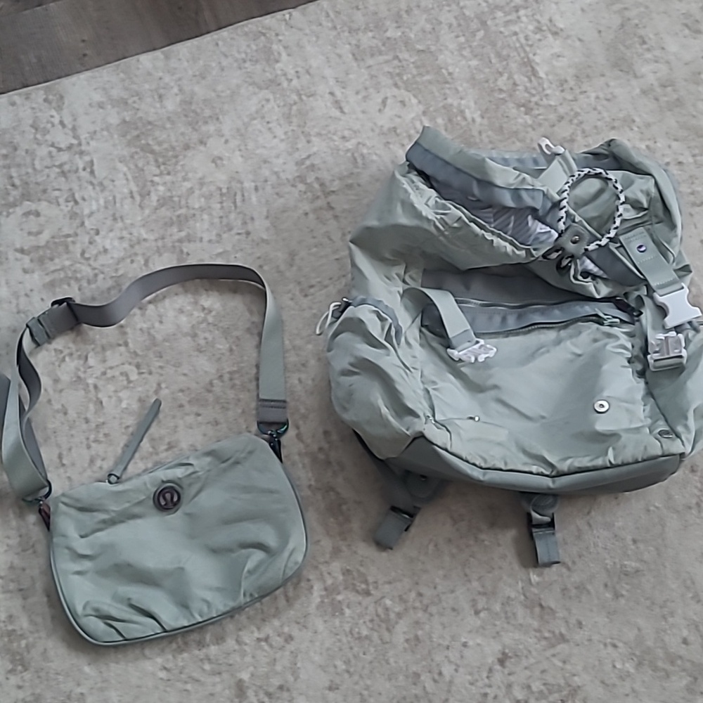 Lululemon Traveling Yogini Rucksack - Picture 9 of 10
